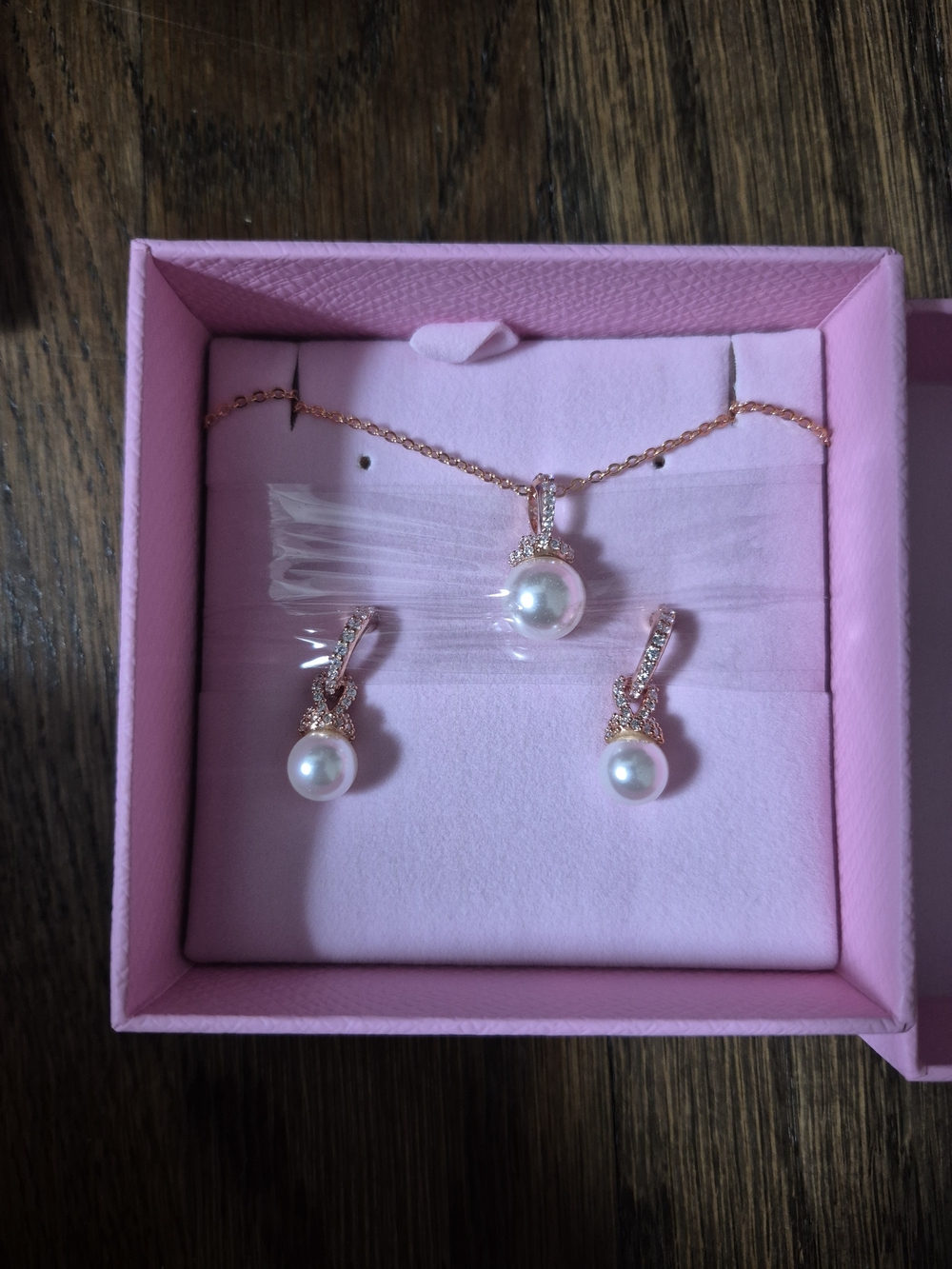 Swarovski Rose Gold Pearl Pendant and Drop Earrings Set - White Pearls - Picture 2 of 3